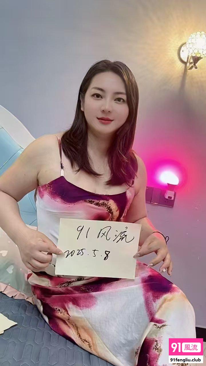 风骚大奶大白腚